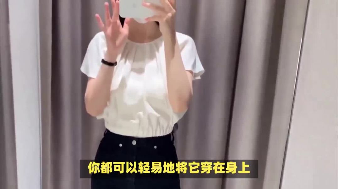 白色冰丝开衫与咖啡色瑜伽裤